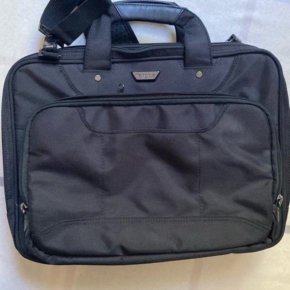 Targus Corporate Traveler Laptop Bag in Black - Picture 4 of 16